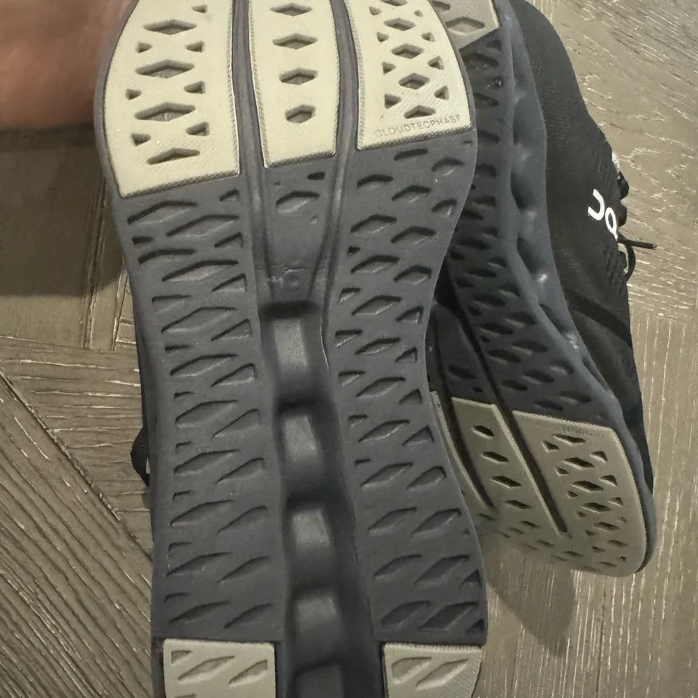 On running shoes - Picture 3 of 4